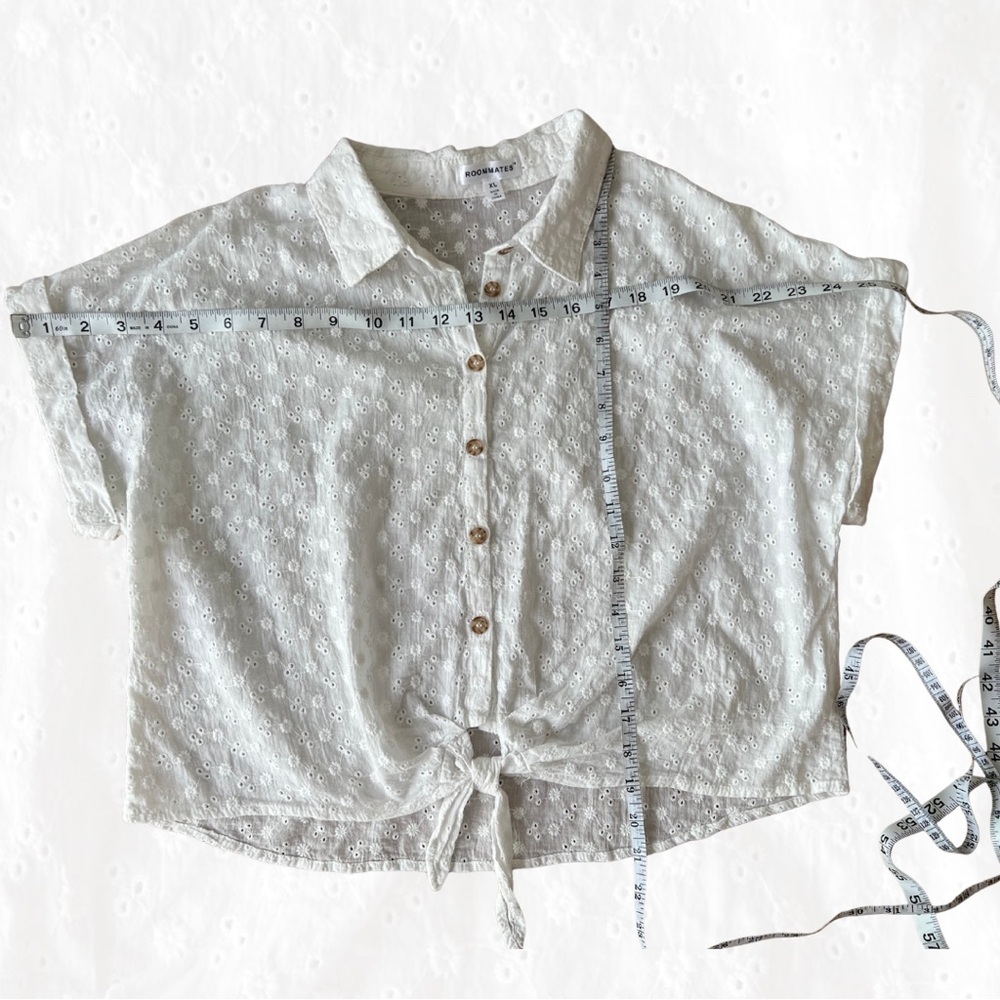 Roommates Floral Embroidered Blouse - Picture 2 of 3
